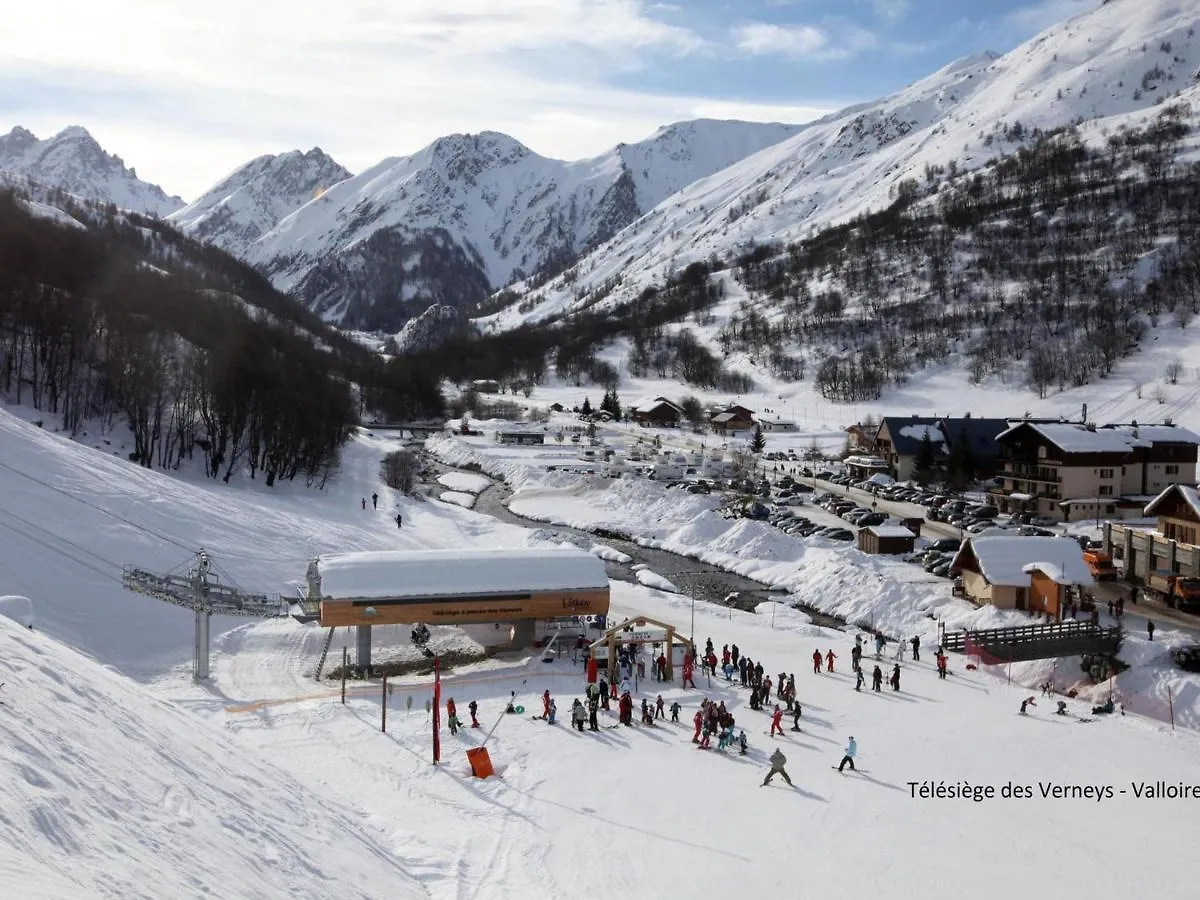 Superbe 2 Pieces Cabine Pour 4 Personnes Avec Balcon Aux Verneys, Proche Des Pistes Et Commodites - Fr-1-263-129 Valloire